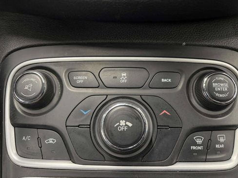 Used 2015 Chrysler 200 Limited w/ Convenience Group image 26