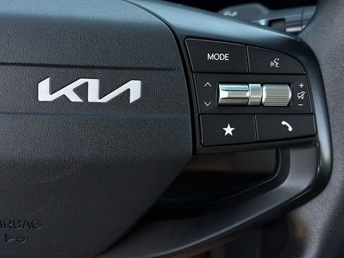 Used 2025 Kia K4 LXS FWD image 17