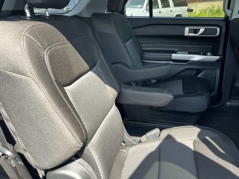Certified 2024 Ford Explorer XLT RWD image 28