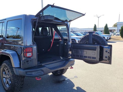 Used 2017 Jeep Wrangler Unlimited Rubicon image 8