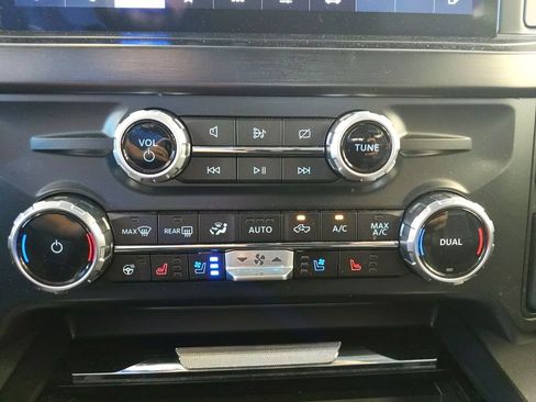 Used 2023 Ford F250 Lariat w/ Sport Appearance Package AWD/4WD image 23