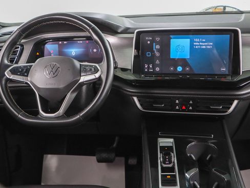 Used 2024 Volkswagen Atlas Cross Sport SE FWD image 17