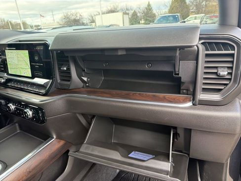 Used 2025 GMC Sierra 2500 SLT image 36