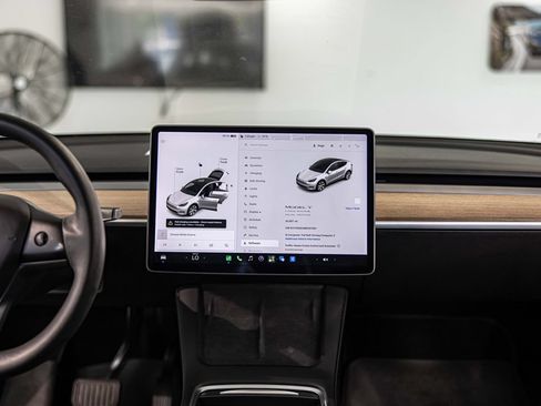 Used 2021 Tesla Model Y Long Range AWD/4WD image 33