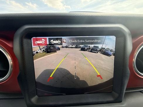 Used 2022 Jeep Wrangler Unlimited Rubicon w/ Cold Weather Group image 17