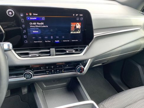 Used 2025 Chevrolet Equinox LT image 18