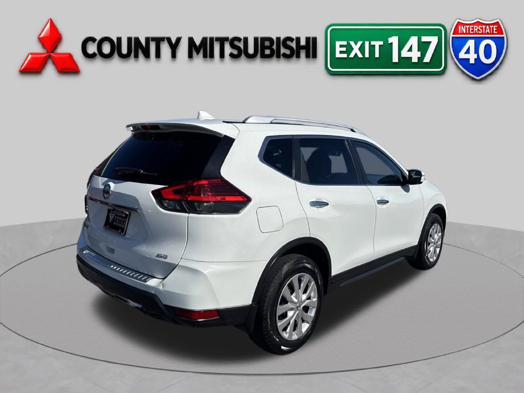 Used 2017 Nissan Rogue S w/ S Appearance Package AWD/4WD image 4