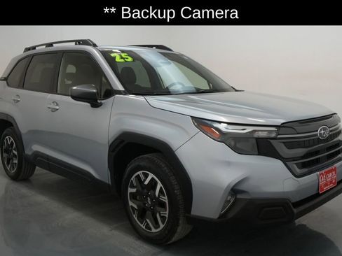 Used 2025 Subaru Forester Premium w/ Convenience Package #1 image 2