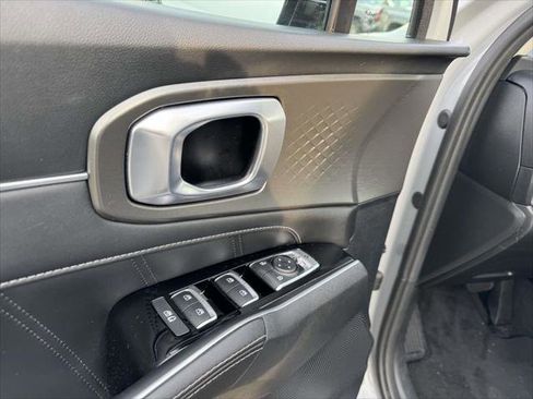 Used 2023 Kia Sorento SX image 12