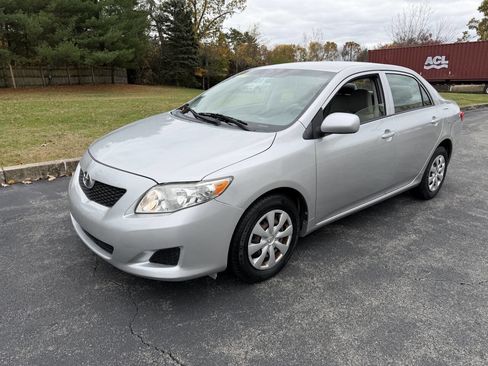 Used 2010 Toyota Corolla LE image 3
