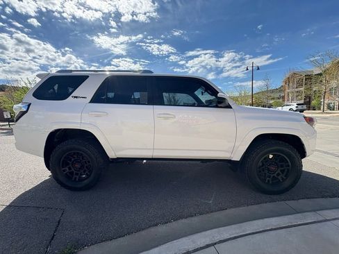 Used 2015 Toyota 4Runner SR5 image 9