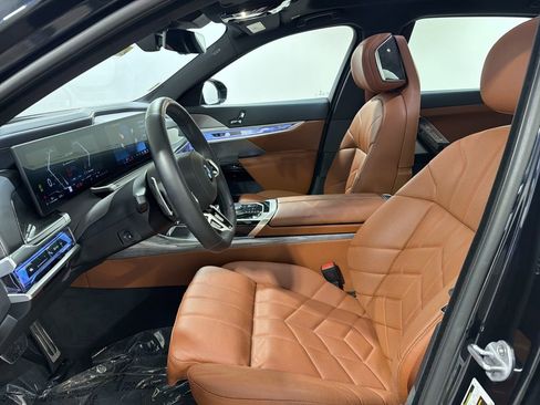 Used 2025 BMW 760i xDrive w/ Executive Package image 11