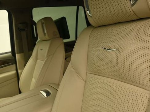 Used 2023 Cadillac Escalade Premium Luxury Platinum w/ Heavy-Duty Trailer Package AWD/4WD image 22