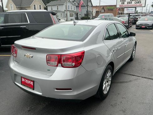 Used 2016 Chevrolet Malibu LT w/ Power Convenience Package FWD image 4