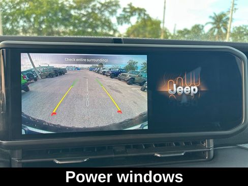 Used 2024 Jeep Wrangler Unlimited Rubicon AWD/4WD image 15