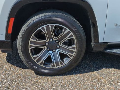 Used 2024 Jeep Wagoneer Series II w/ Flexible Seating Group image 10