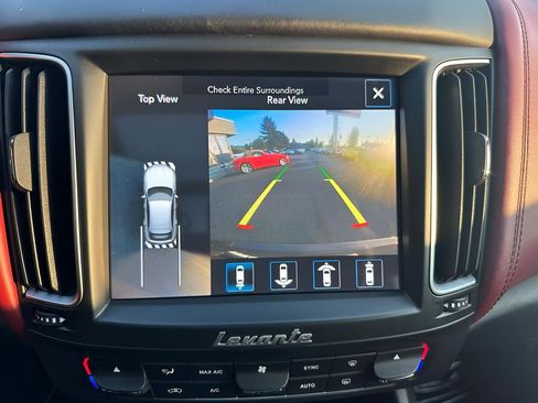 Used 2017 Maserati Levante w/ Sport Package image 21