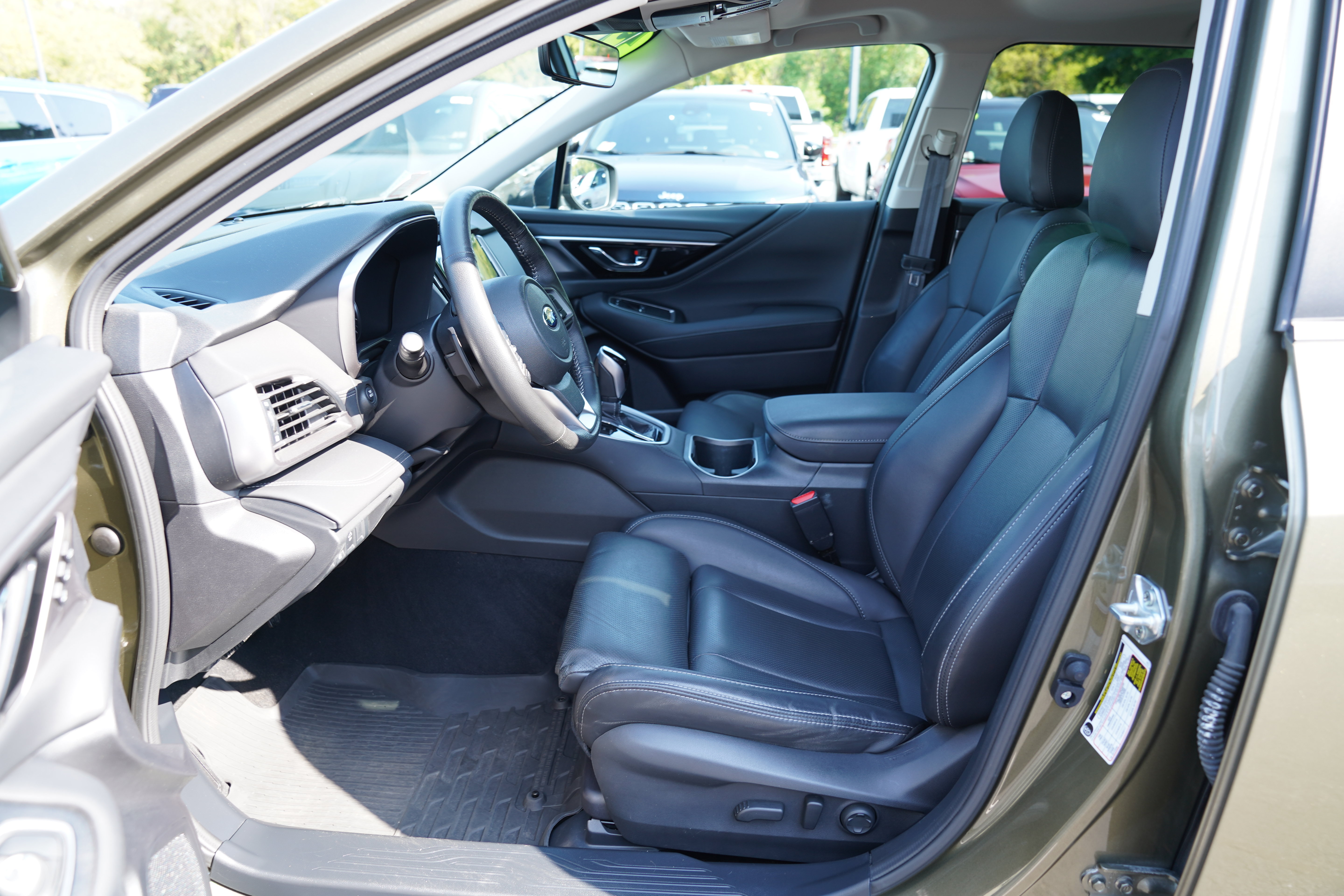 Used 2025 Subaru Outback Limited AWD/4WD image 4