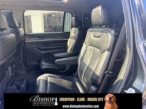 Used 2023 Jeep Grand Cherokee L Limited AWD/4WD image 17