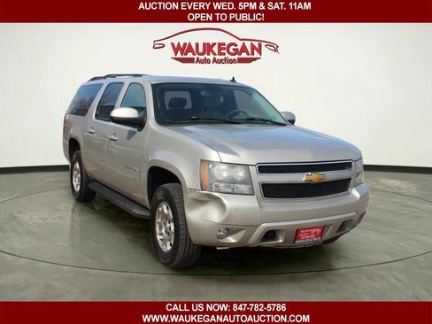 Used 2008 Chevrolet Suburban LT w/ LT Preferred Equipment Group image 2