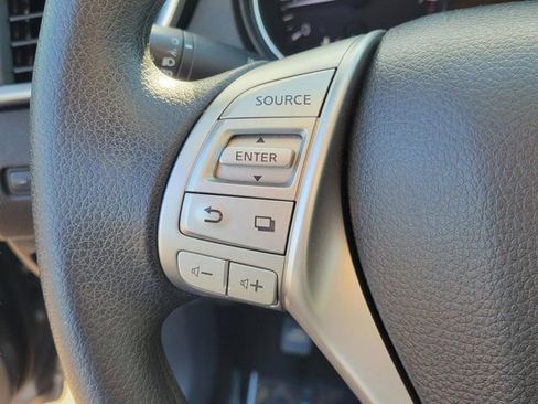 Used 2016 Nissan Rogue SV w/ SV Family Package FWD image 35