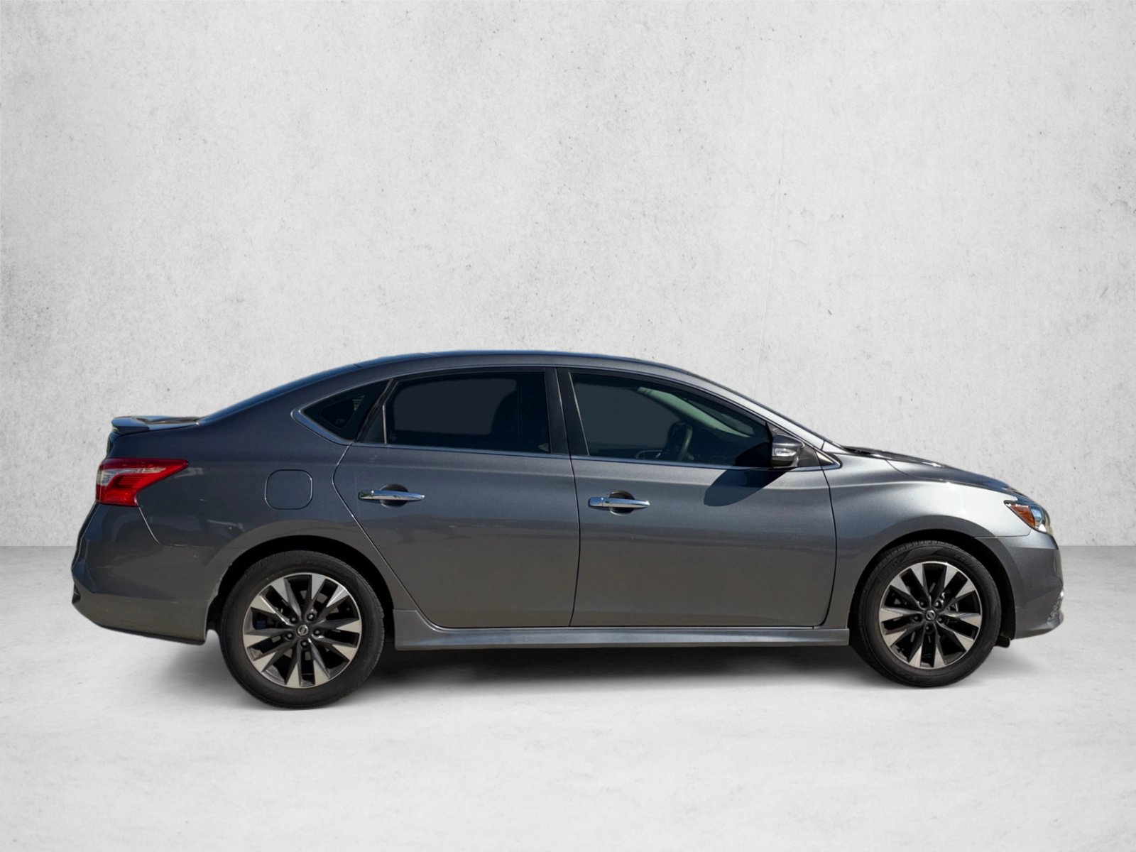 Used 2016 Nissan Sentra SR FWD image 4
