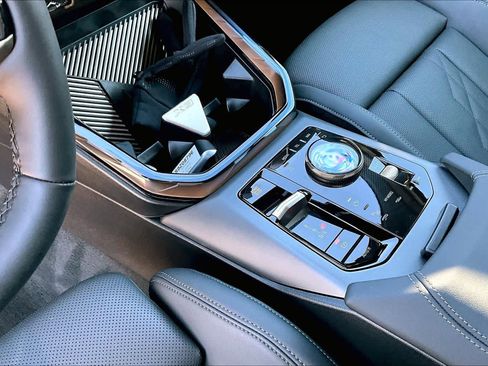 Used 2025 BMW X3 xDrive30i w/ Convenience Package image 17