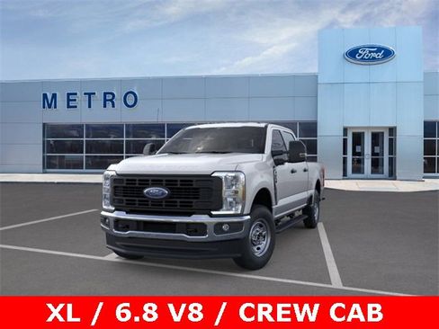 New 2026 Ford F250 XL w/ XL Chrome Package image 3