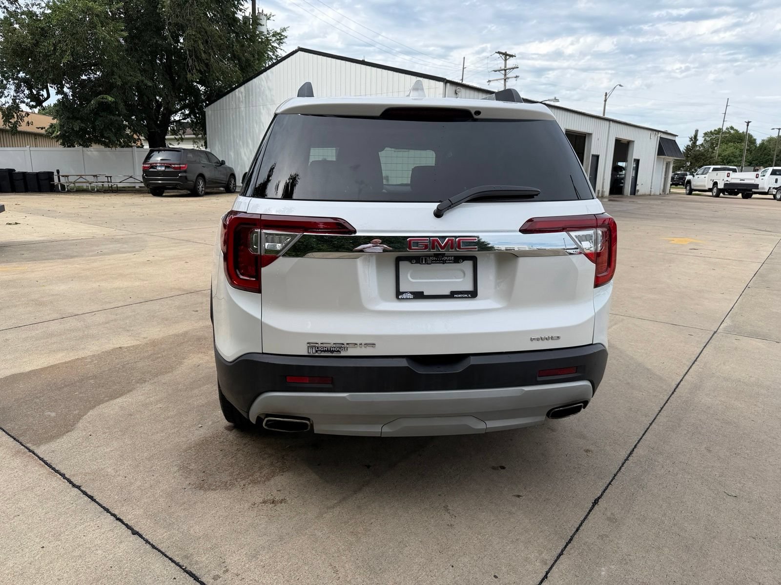 Used 2023 GMC Acadia SLT w/ Technology Package AWD/4WD image 30