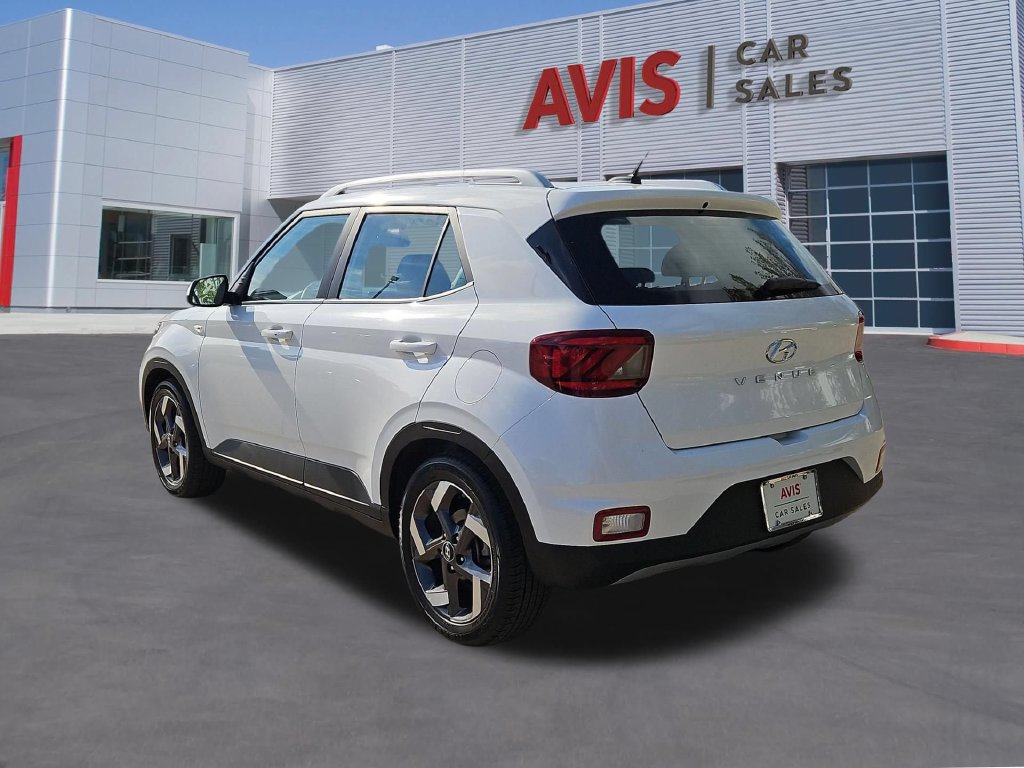 Used 2025 Hyundai Venue SEL FWD image 9