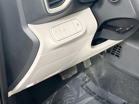 Used 2024 Hyundai Venue SEL FWD image 10