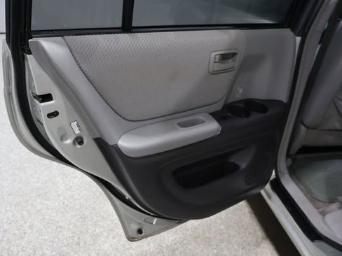 Used 2004 Toyota Highlander V6 image 20