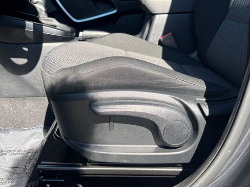 Used 2025 Kia Soul LX w/ LX Technology Package image 27