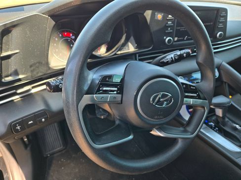 Used 2023 Hyundai Elantra SEL FWD image 10