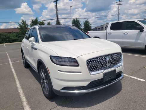 Used 2022 Lincoln Nautilus Reserve w/ Equipment Group 201A FWD image 3