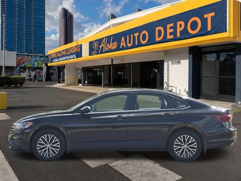 Used 2021 Volkswagen Jetta SE FWD image 2