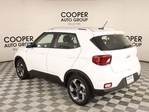 Used 2025 Hyundai Venue SEL image 22