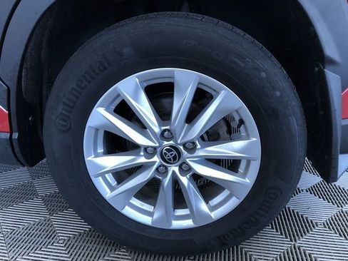 Certified 2022 Toyota Corolla Cross LE w/ Moonroof Package image 16