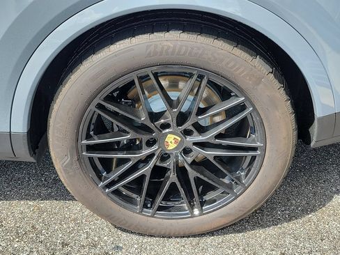 Certified 2024 Porsche Cayenne Coupe AWD/4WD image 11