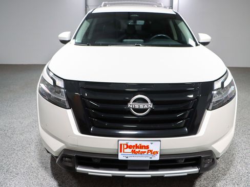 Used 2023 Nissan Pathfinder SL w/ Lighting Package (N92) image 4