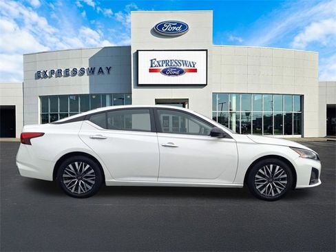 Used 2024 Nissan Altima 2.5 SV image 5