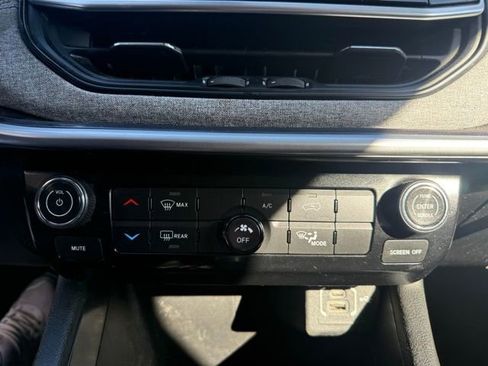 Certified 2022 Jeep Compass Latitude image 18