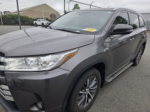 Used 2018 Toyota Highlander XLE FWD image 11
