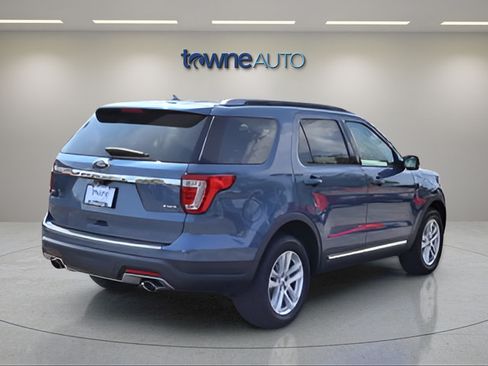 Used 2018 Ford Explorer XLT w/ Equipment Group 202A AWD/4WD image 7