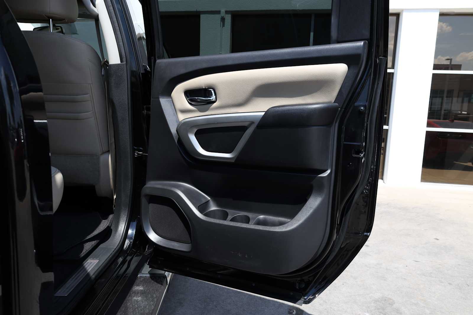 Used 2017 Nissan Titan SV RWD image 46