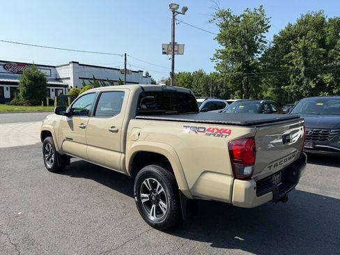 Used 2019 Toyota Tacoma TRD Sport w/ Technology Package AWD/4WD image 5
