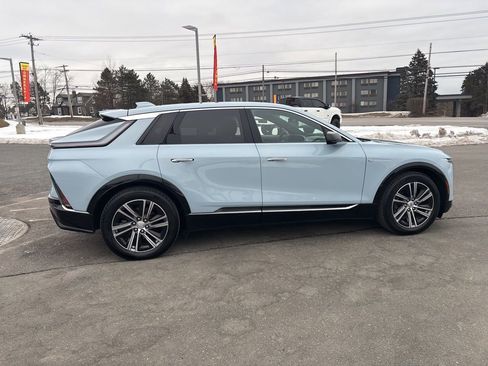 Used 2024 Cadillac Lyriq Luxury image 8