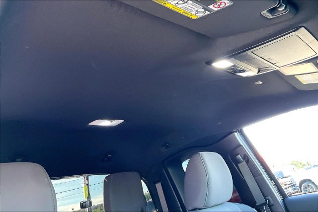 Used 2019 Toyota Tacoma TRD Sport w/ Technology Package AWD/4WD image 17