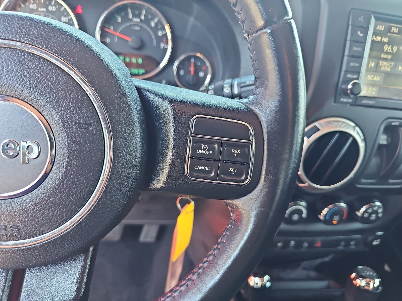 Used 2017 Jeep Wrangler Sahara w/ Dual Top Group AWD/4WD image 17