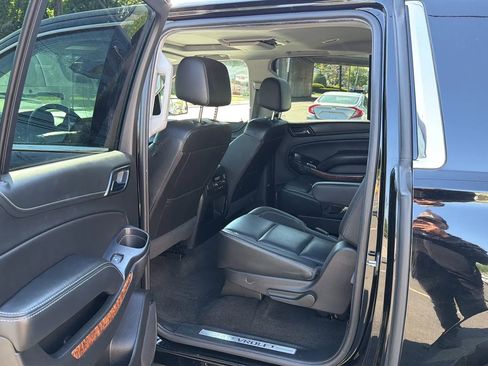 Used 2018 Chevrolet Suburban Premier AWD/4WD image 27